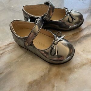 Beautiful Mary Janes: NATURINO BALLET
Mirrored leather ballet flats, Silver